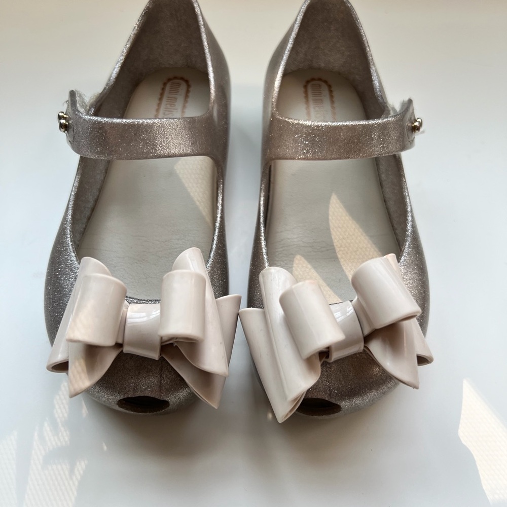 Mini Melissa Metallic Dress Shoes with Elegant Bow size 9